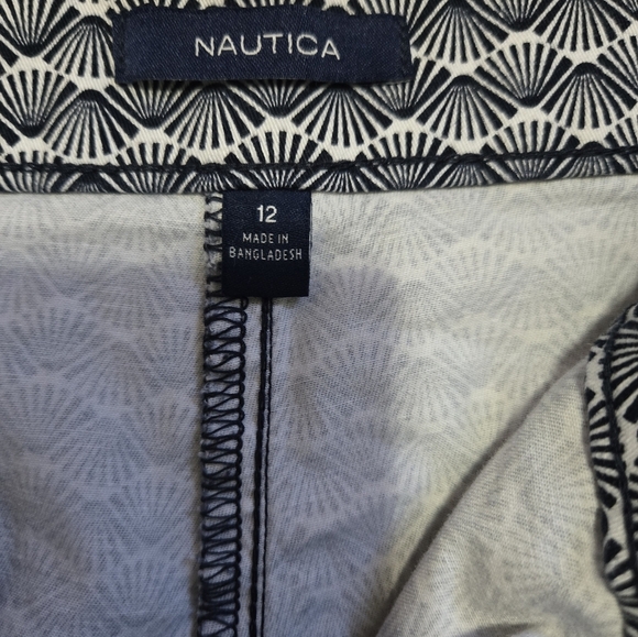 NAUTICA Navy And White Fan Patterned Cotton Shorts. Size 12 - Picture 8 of 13